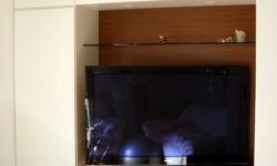 リビングルームのテレビキャビネット設置